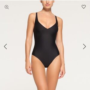 SKIMS UNLINED PLUNGE THONG BODYSUIT